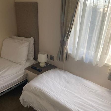 2 Bed, 2 Bath Lodge Style Caravan With Hot Tub & Private Garden At Patrington Haven Leisure Park Esterno foto