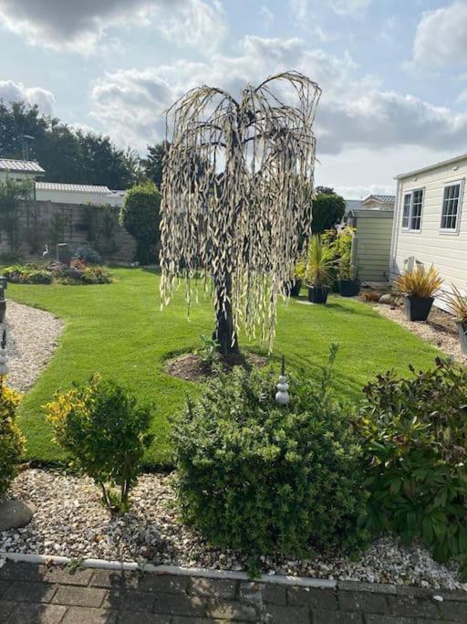 2 Bed, 2 Bath Lodge Style Caravan With Hot Tub & Private Garden At Patrington Haven Leisure Park Esterno foto
