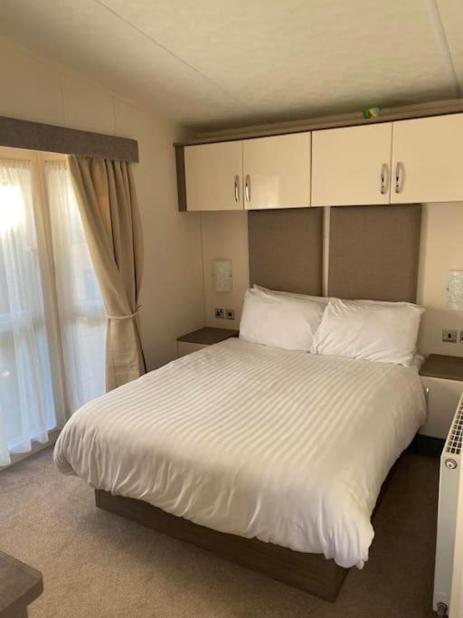 2 Bed, 2 Bath Lodge Style Caravan With Hot Tub & Private Garden At Patrington Haven Leisure Park Esterno foto