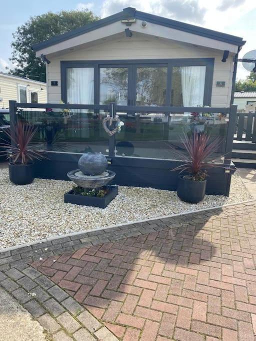 2 Bed, 2 Bath Lodge Style Caravan With Hot Tub & Private Garden At Patrington Haven Leisure Park Esterno foto