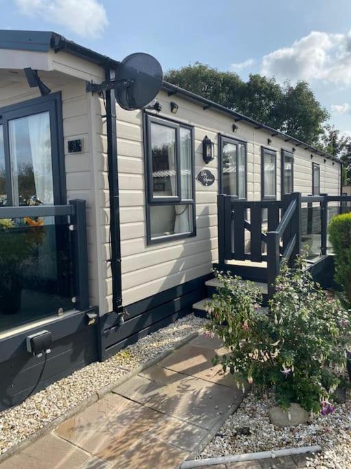 2 Bed, 2 Bath Lodge Style Caravan With Hot Tub & Private Garden At Patrington Haven Leisure Park Esterno foto