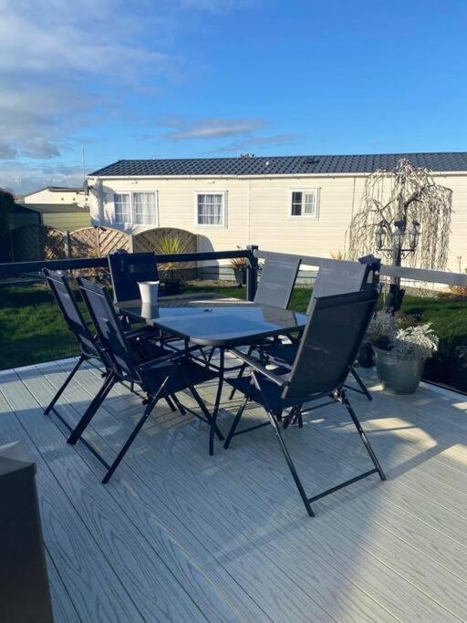 2 Bed, 2 Bath Lodge Style Caravan With Hot Tub & Private Garden At Patrington Haven Leisure Park Esterno foto