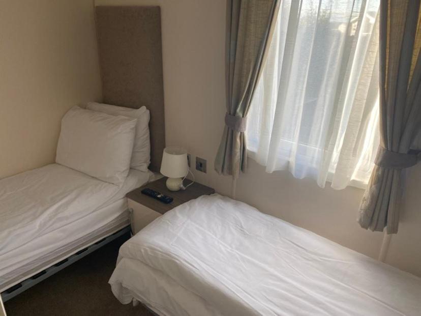 2 Bed, 2 Bath Lodge Style Caravan With Hot Tub & Private Garden At Patrington Haven Leisure Park Esterno foto