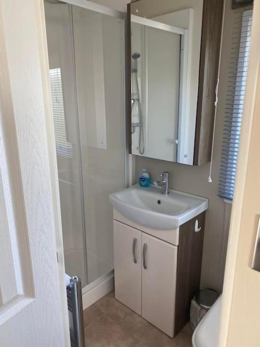 2 Bed, 2 Bath Lodge Style Caravan With Hot Tub & Private Garden At Patrington Haven Leisure Park Esterno foto