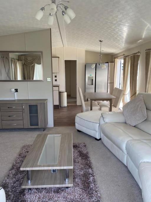 2 Bed, 2 Bath Lodge Style Caravan With Hot Tub & Private Garden At Patrington Haven Leisure Park Esterno foto