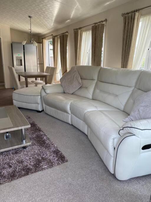 2 Bed, 2 Bath Lodge Style Caravan With Hot Tub & Private Garden At Patrington Haven Leisure Park Esterno foto
